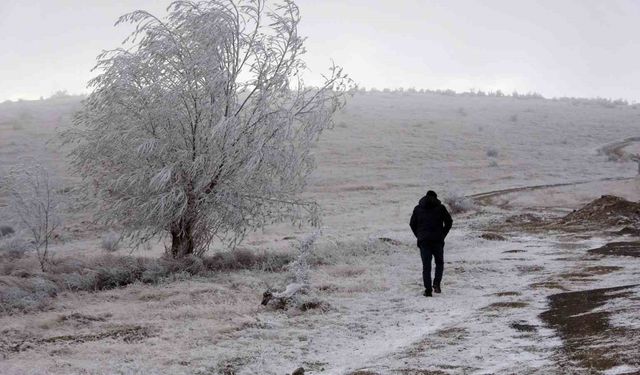 Yozgat’ta mevsimin ilk karı yüksek kesimleri beyaza bürüdü