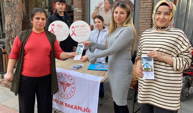 AIDS’e dikkat çekmek için stant açıtılar
