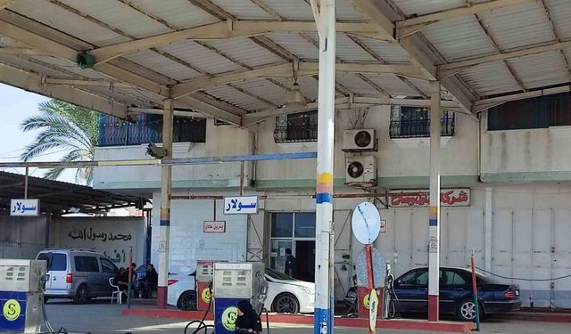 Gazze’deki Filistinliler gaz için saatlerce sıra bekliyor