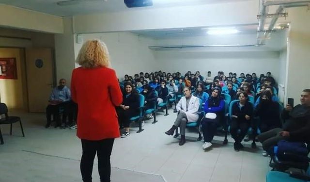 Öğrencilerle sosyal medya kullanımı ve mahremiyet söyleşisi