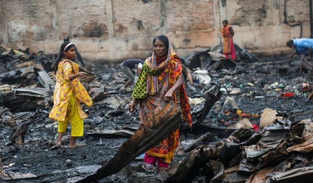 Bangladeş’te gecekondu mahallesinde yangın: 2 kişi öldü, 300 ev kül oldu