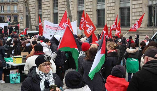 Paris’te 21 kişilik Filistinli grup Belçika’daki Avrupa Konseyi’ne yürüyüş başlattı