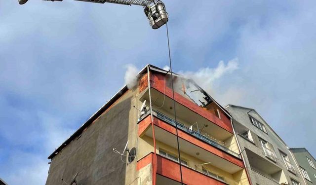 Türkeli’de ev yangını: 3 kişi dumandan etkilendi