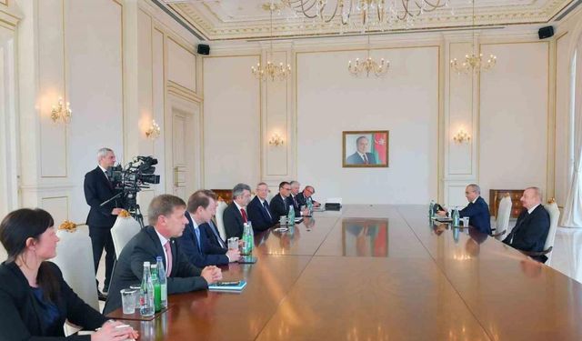 Aliyev’den Macron ve Borell’e tepki: "Azerbaycan kendi topraklarını ve egemenliğini sağlamak için diğer ülkelerin attığı adımlardan farklı adımlar atmıyor”