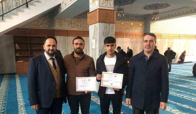 Lise öğrencisi Kur’an-ı Kerimi okuma yarışmasında Diyarbakır 3.’sü oldu