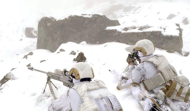 Azerbaycan Özel Kuvvetleri’nden zorlu kış şartlarında tatbikat