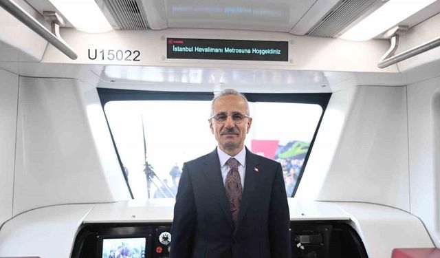 Bakan Uraloğlu: “İstanbul Havalimanı metrolarında ilk defa kullanılan demiryolu hat altyapı sistemini kullandık”