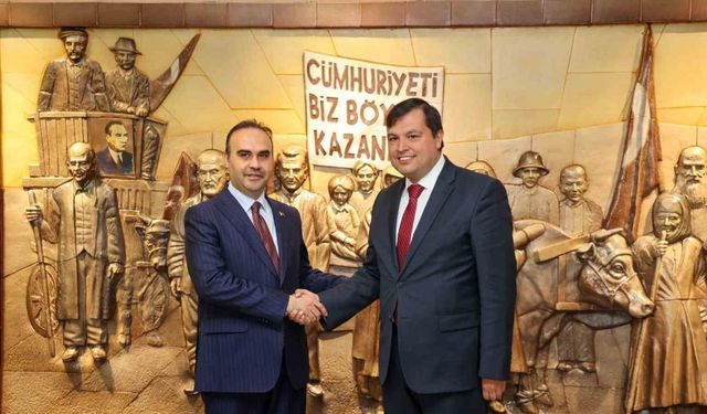 Başkan Çakın, Uşak’taki çalışmaları Bakan Kacır ile paylaştı