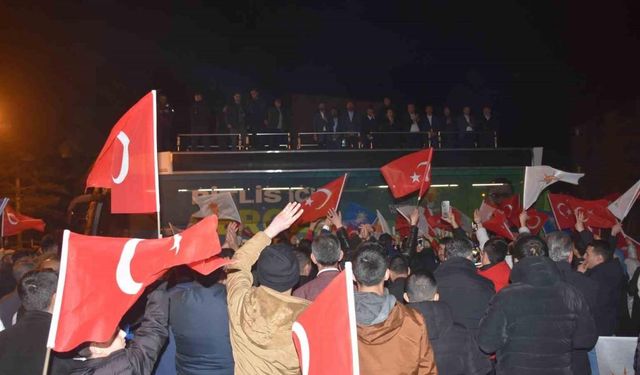 Bitlis’te AK Parti seçim kutlaması yaptı