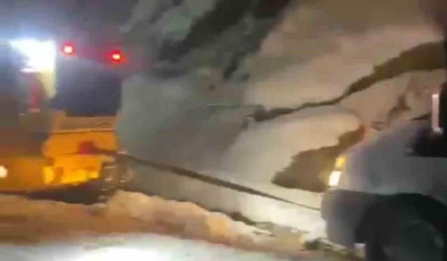 Bitlis’te İl Özel İdaresi ekiplerinin karla mücadelesi devam ediyor