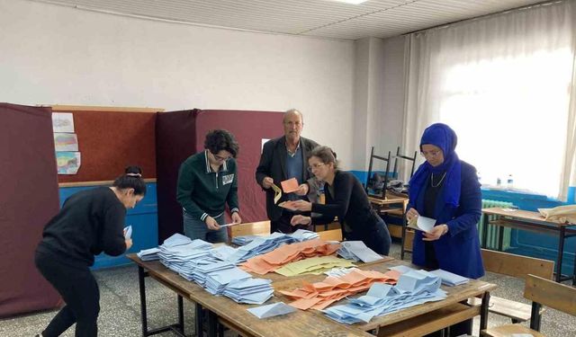 Burdur’da oy sayma işlemi devam ediyor