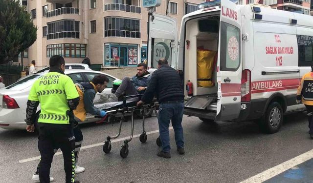 Edirne’de otomobile çarpan motosikletli yaralandı