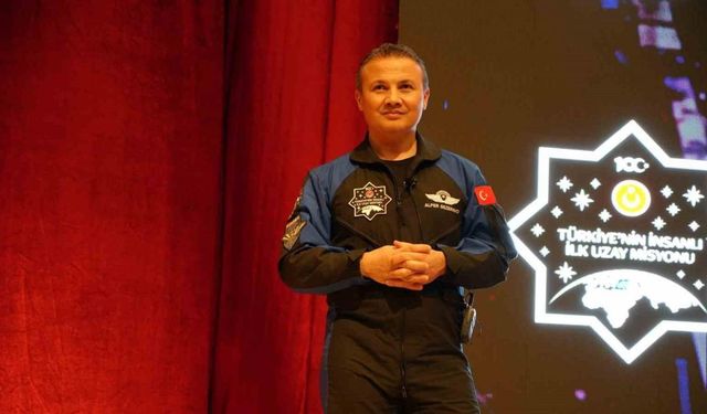 İlk Türk astronot Gezeravcı’dan çarpıcı uzay açıklaması: “Uzay çöplüğüne vesile olan pek çok uzay aracı var”