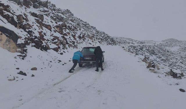 Kar yağışı sürücülere zor anlar yaşattı