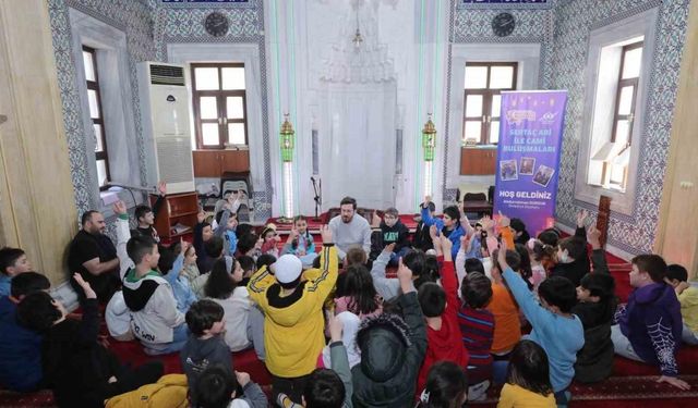 Sultangazili Çocuklar Sertaç Abi ile cami buluşmalarında bir arada