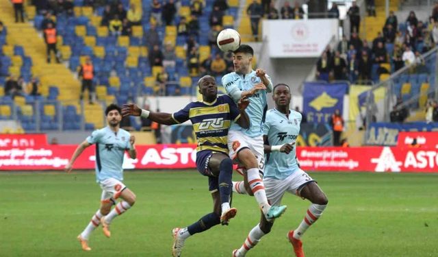 Trendyol Süper Lig: MKE Ankaragücü: 0 - Başakşehir: 0 (İlk yarı)