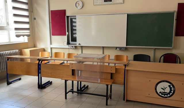 Rize’de oy kullanılacak okullara sandıklar yerleştirildi, Rize seçime hazır