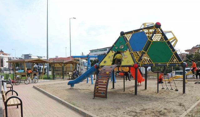 Alanya Belediyesinden Oba Mahallesi’ne yeni çocuk parkı
