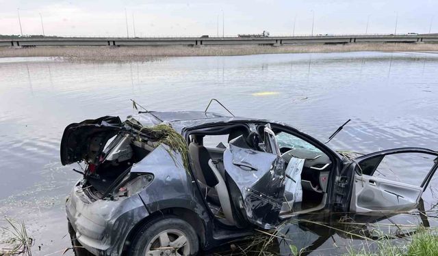 Büyükçekmece’de otomobil göle uçtu, sürücü hayatını kaybetti