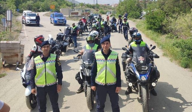 Elazığ’da jandarma, motosiklet sürücülerini bilgilendirdi