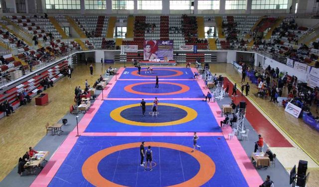 Güreş U15 Türkiye Şampiyonası, Sivas’ta başladı