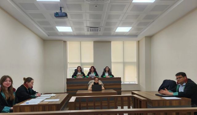 Hukuk öğrencilerinden uygulamalı ders