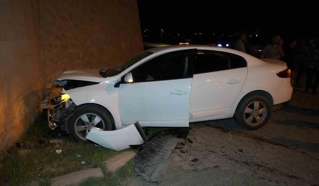 Kırıkkale’de iki otomobil kafa kafaya çarpıştı: 2 yaralı