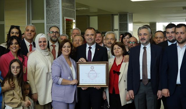 Kırklareli Belediye Başkanlığını kazanan Bulut mazbatasını aldı