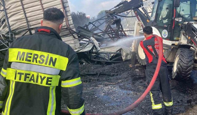 Mersin’de narenciye paketleme tesisindeki yangın söndürüldü