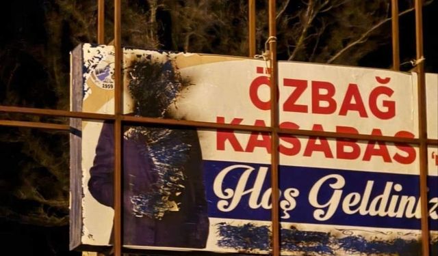 Özbağ Beldesinde eski belediye başkanının selamlama pankartı yakıldı