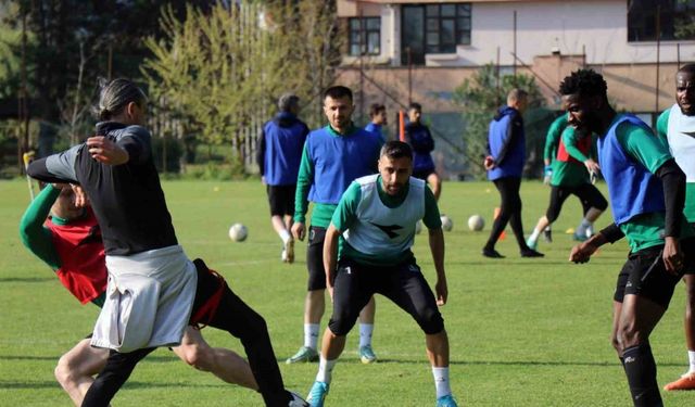 Sakaryaspor, Erzurumspor FK mesaisine devam ediyor