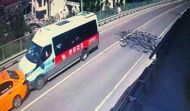 Sarıyer’de 5 yolcunun yaralandığı minibüs kazası kamerada