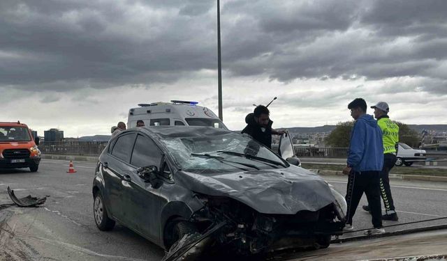 Sivas’ta otomobiller çarpıştı: 3 yaralı