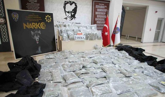 Türkiye’ye valizler dolusu uyuşturucu sokacaklardı: 218 kilogram skunk ele geçirildi