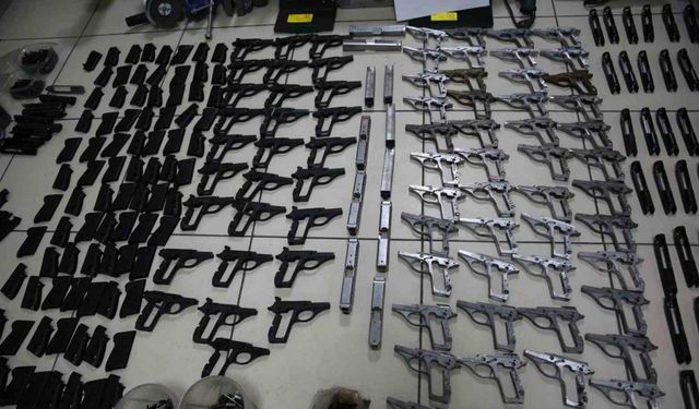Batman’da yasa dışı silah ticaretine yönelik “Mercek-18” operasyonundan 121 ruhsatsız tabanca ele geçirildi, 4 şüpheli ise yakalandı