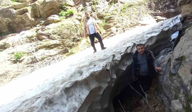 Bitlis’in kar tünelleri buzdan mağaraları andırıyor