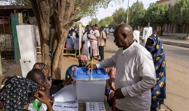 Çad’da halk, demokratik yönetme geçiş için sandık başında