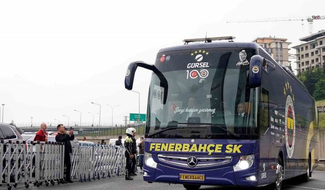Fenerbahçe takım otobüsü stada geldi