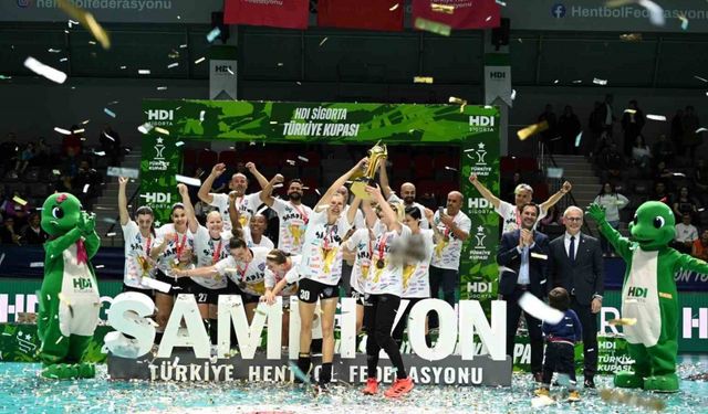 Hentbolda Kadınlar Türkiye Kupası’nı Konyaaltı Belediyespor kazandı