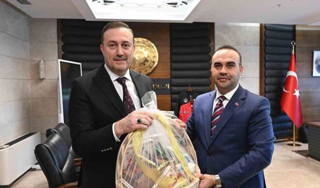 Muradiye OSB Başkanı Kıvırcık, Bakan Kacır’a çalışmalarını anlattı