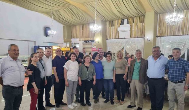 Nazilli’deki kurum çalışanlarından emekli meslektaşlarına veda yemeği