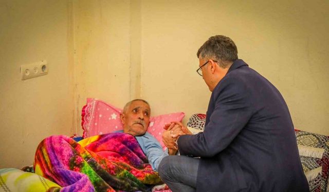 Vali Ali Çelik, aileleri yalnız bırakmıyor