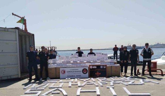 Zeytinburnu açıklarında 144 bin 280 paket kaçak sigara ele geçirildi