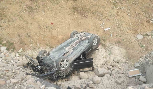 Sinop’ta otomobil şarampole düştü: 2 yaralı