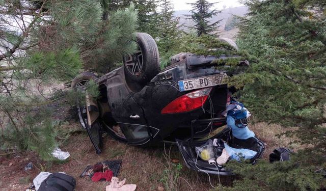 Sakarya'dan Rize'ye cenazeye gelen otomobil takla attı: 3 yaralı