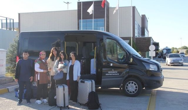 Iğdır Üniversitesi yeni öğrencilerini havalimanı ve otobüs terminallerinde karşıladı