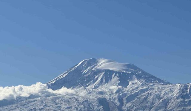 Iğdır’ın yüksek kesimlerine mevsimin ilk karı düştü