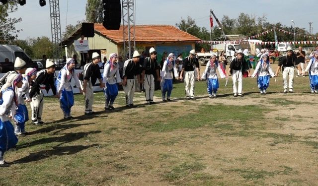 Kızılcıkdere 4. Bağ Bozumu etkinlikleri renkli görüntülere sahne oldu