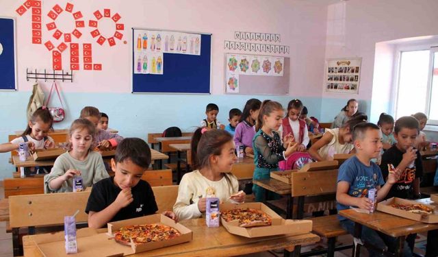 Mardin’de 65 öğrenci ilk defa pizza tattı