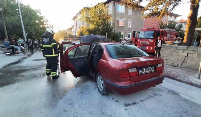 Seyir halindeki otomobil alev alev yandı